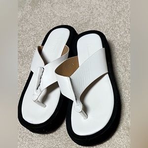 Bellucci sandals